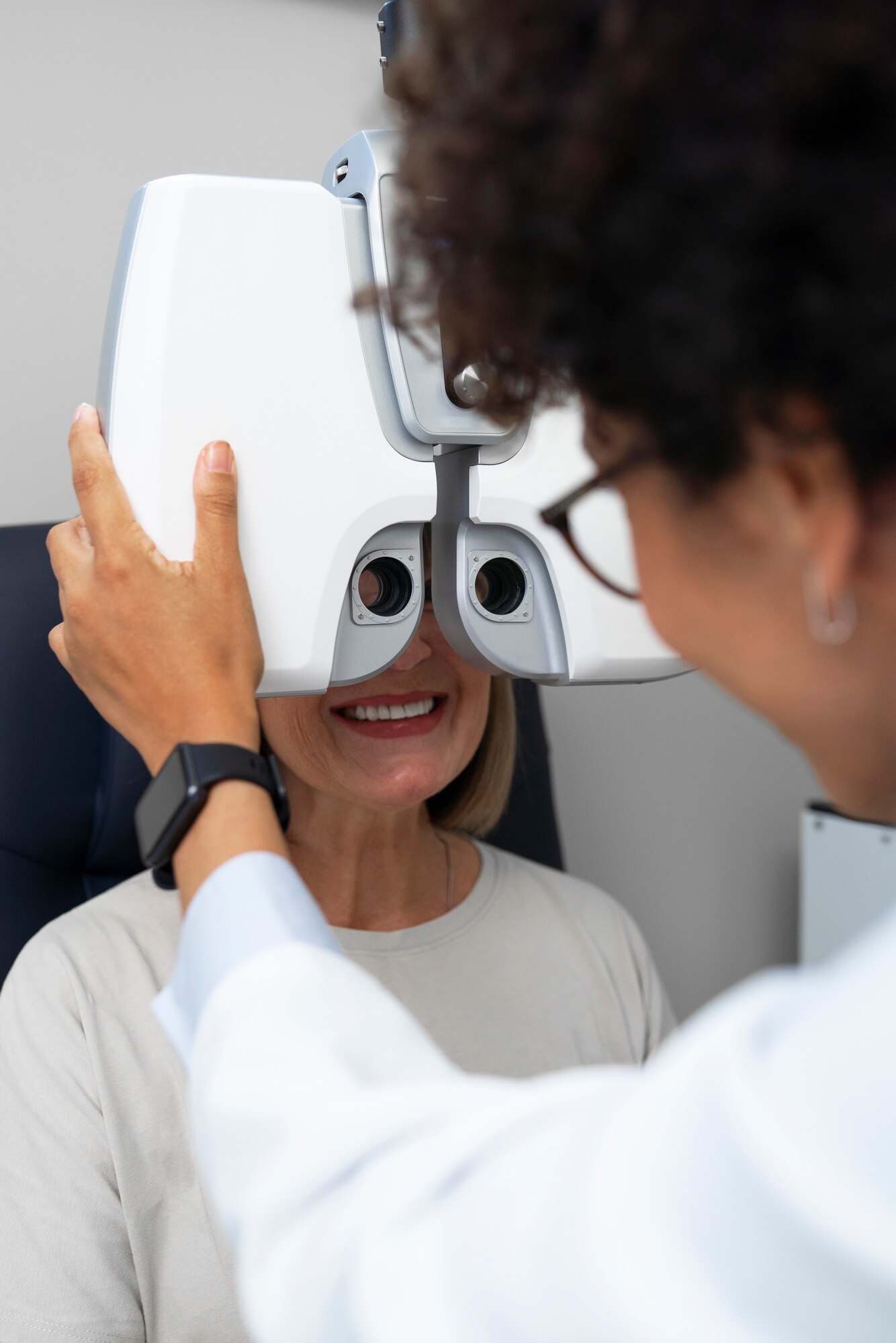 medico paciente consultorio oftalmologo 23 2150923324